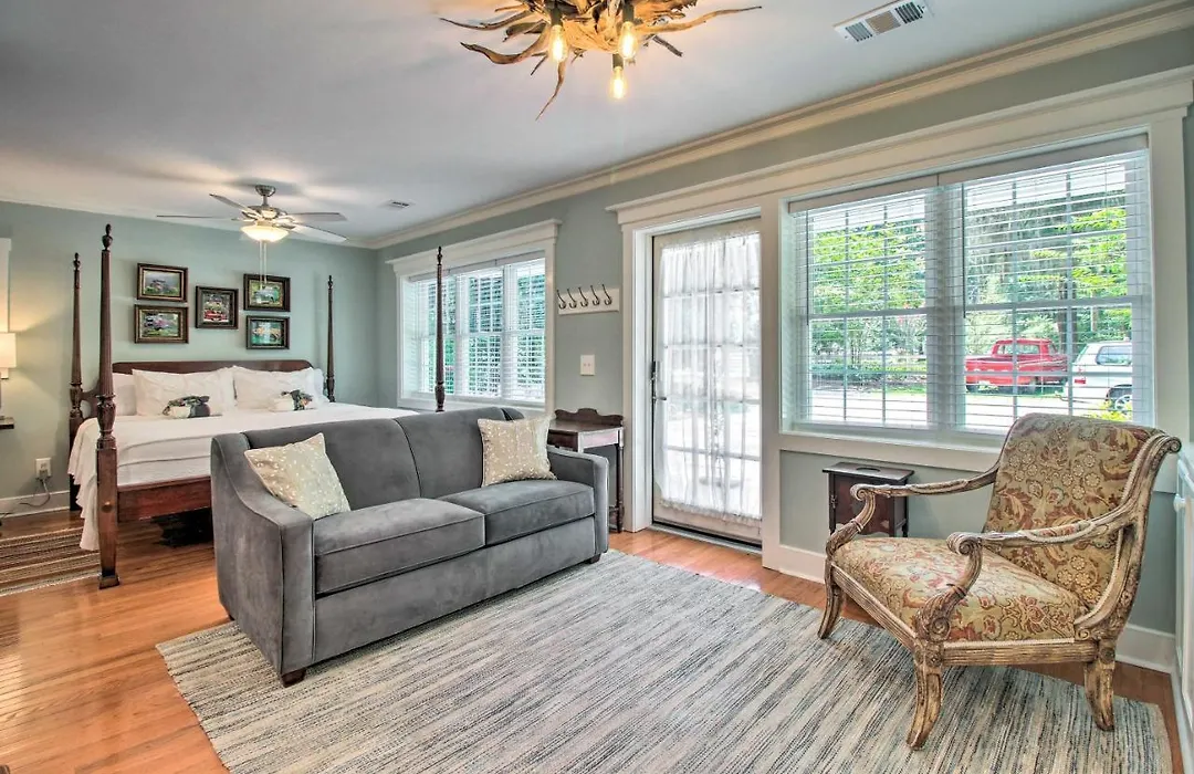 Elegant Savannah Hideaway W/ Private Garden-1