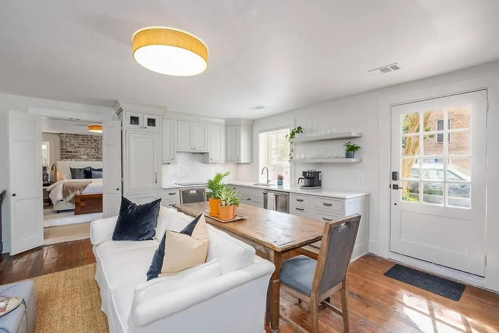 Garden Apartment - House On Taylor Square-1