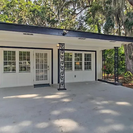 Elegant Savannah Hideaway W/ Private Garden-3