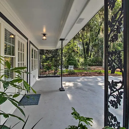 Elegant Savannah Hideaway W/ Private Garden-2