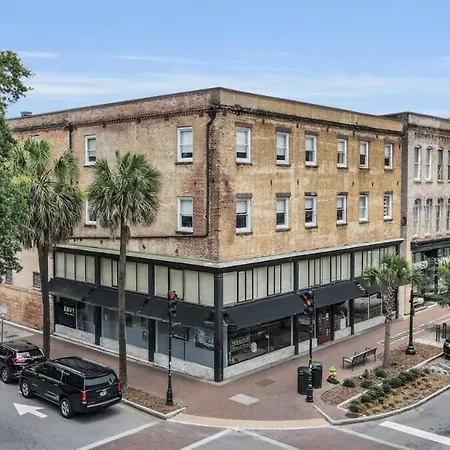 Old Towne Loft On Broughton -Steps To City Market-2